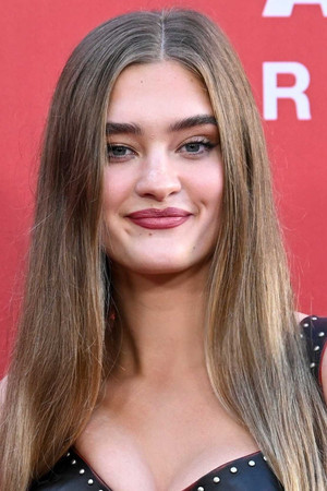 Photo of Lizzy Greene from the Latest Netflix gallery
