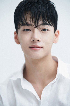 Photo of Seo I-han from the Latest Netflix gallery