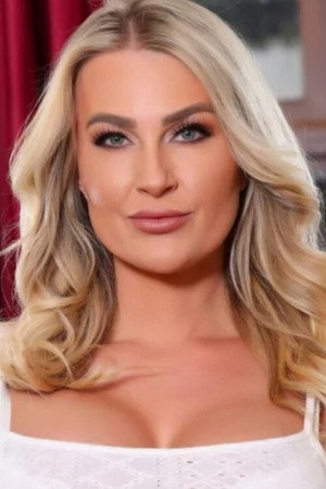 Photo of Andi Avalon from the Latest Netflix gallery