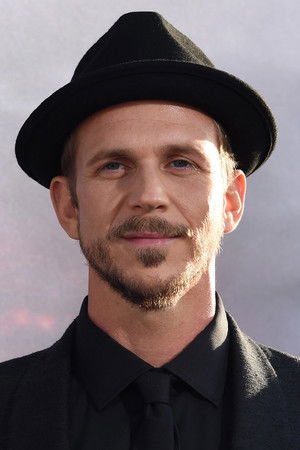 Gustaf Skarsgård photo