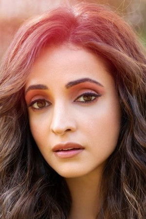 Sanaya Irani photo