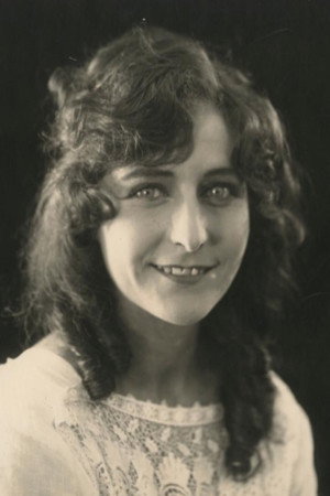 Photo of Alma Hinding from the Latest Netflix gallery