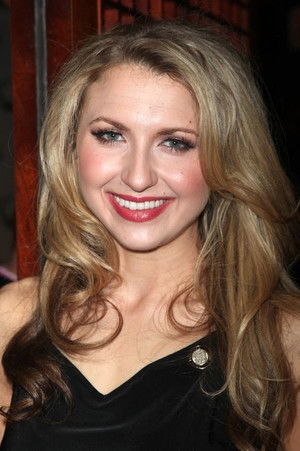 Nina Arianda photo