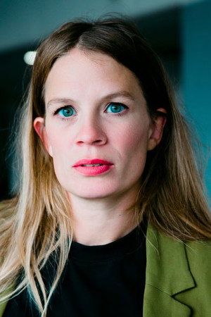 Photo of Sarah Franke from the Latest Netflix gallery