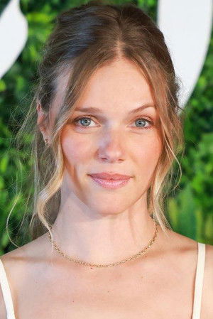 Tracy Spiridakos photo