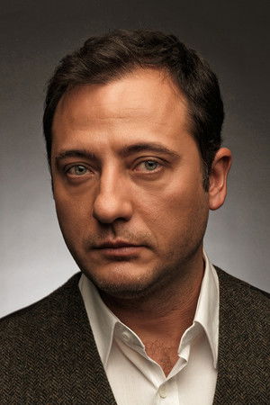 Yiğit Özşener photo