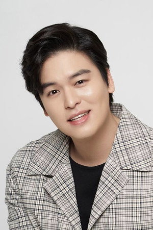 Photo of Lee Jang-woo from the Latest Netflix gallery