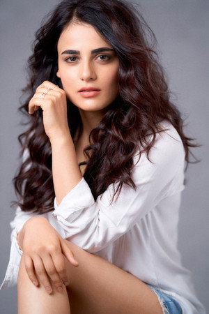 Radhikka Madan photo