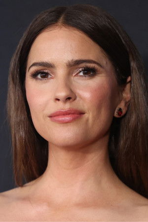 Shelley Hennig photo