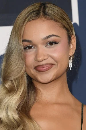 Photo of Madison Bailey from the Latest Netflix gallery
