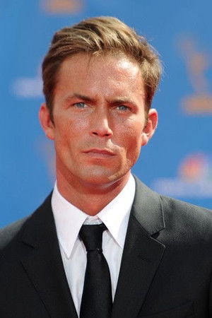 Desmond Harrington photo