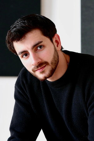 Photo of Aron Archer from the Latest Netflix gallery