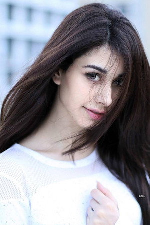 Photo of Hira Warina from the Latest Netflix gallery