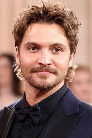 Luke Grimes photo