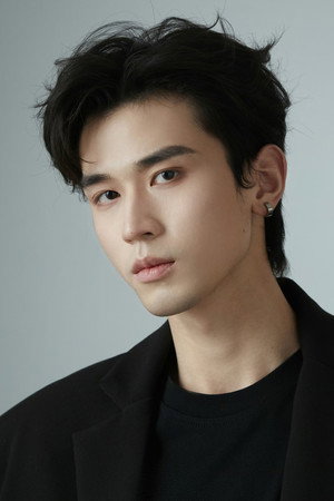 Photo of Huang Yixuan from the Latest Netflix gallery