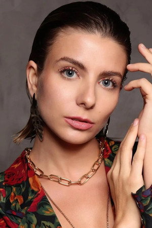 Photo of Julia Foti from the Latest Netflix gallery