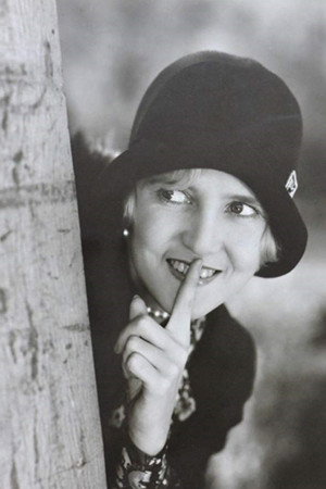 Photo of Ruth Taylor from the Latest Netflix gallery