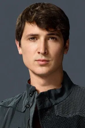 Ben Lloyd-Hughes photo