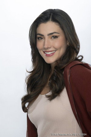 Photo of Daniela Álvarez from the Latest Netflix gallery