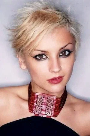 Photo of Rachael Leigh Cook from the Latest Netflix gallery