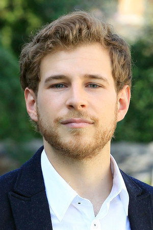 Álvaro Cervantes photo