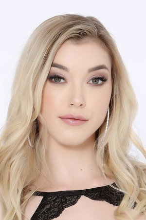 Photo of Anny Aurora from the Latest Netflix gallery