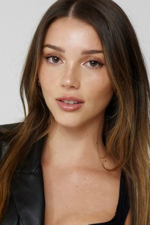 Photo of Bella Azzata from the Latest Netflix gallery