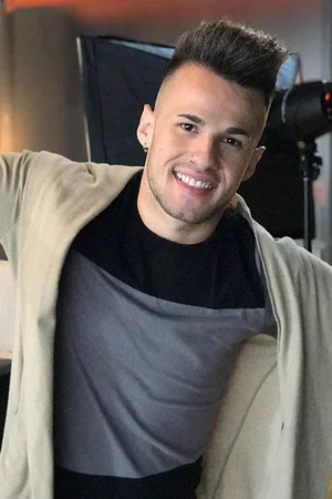 Photo of Izan Loren from the Latest Netflix gallery