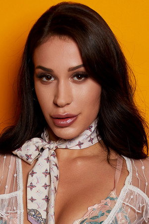 Photo of Lola Bellucci from the Latest Netflix gallery