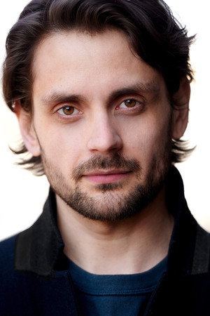 Photo of Ed Pinker from the Latest Netflix gallery