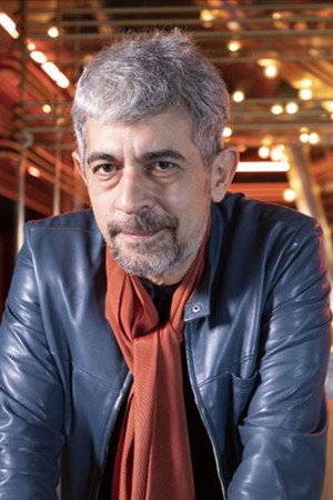 Okan Bayülgen photo