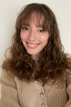 Photo of Eloise Molloy from the Latest Netflix gallery