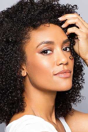 Annie Ilonzeh photo