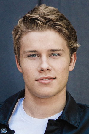 Photo of Logan Shroyer from the Latest Netflix gallery