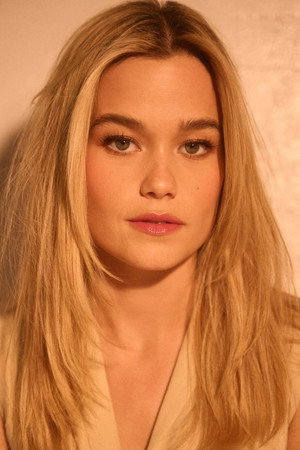 Photo of Sarah Catherine Hook from the Latest Netflix gallery