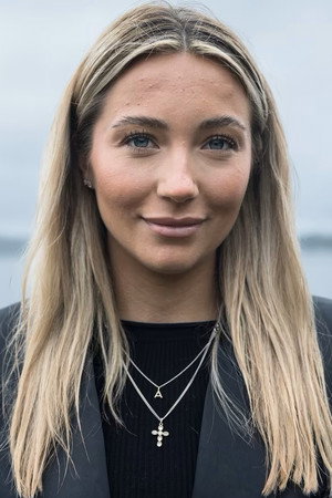 Photo of Nicci Hernesting from the Latest Netflix gallery