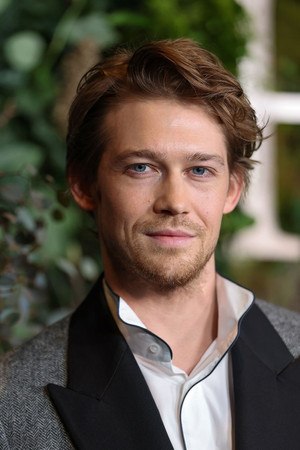 Joe Alwyn photo