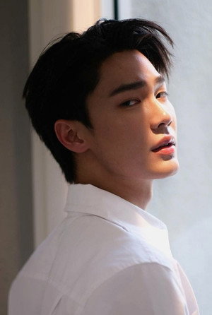 Jirawat Sutivanichsak photo