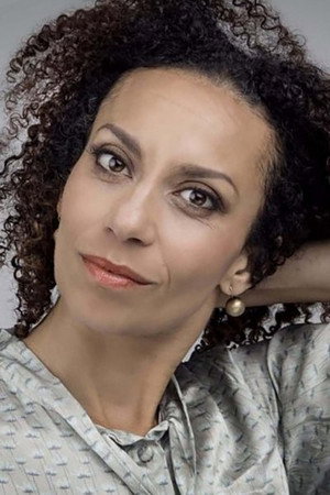 Photo of Laura Allen Müller from the Latest Netflix gallery