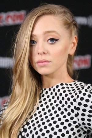 Portia Doubleday photo