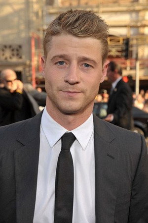 Ben McKenzie photo
