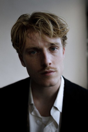 Louis Hofmann photo