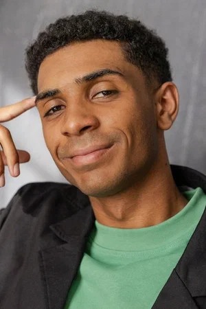 Photo of Theo Shakes from the Latest Netflix gallery