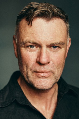 Julian Lewis Jones photo