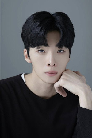 Photo of Lee Seung-noh from the Latest Netflix gallery