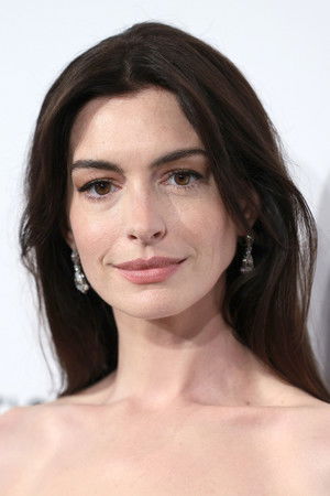 Anne Hathaway photo