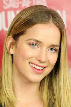 Photo of Elizabeth Lail from the Latest Netflix gallery