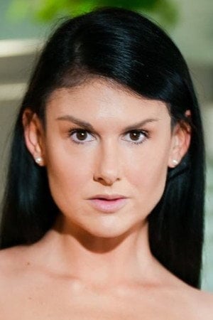 Photo of Sienna Rae from the Latest Netflix gallery