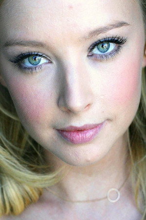 Elisabeth Harnois photo