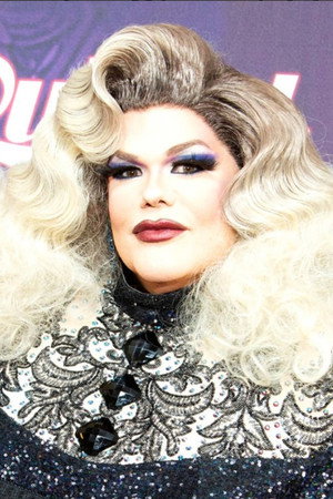 Photo of Darienne Lake from the Latest Netflix gallery